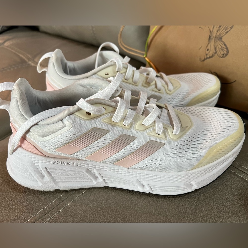 Women’s Adidas Bounce sneakers. Size 9.5, white with pink stripe.